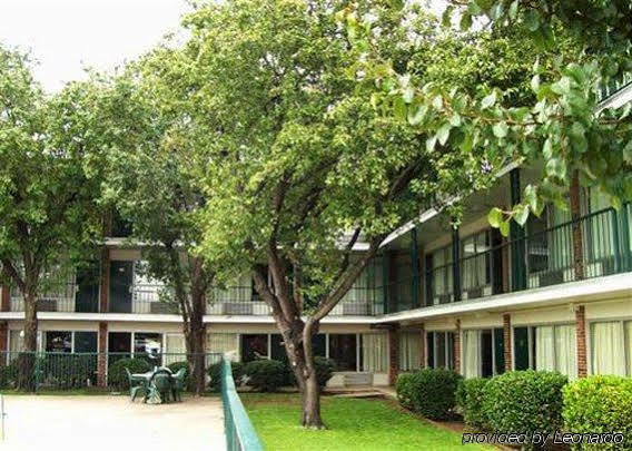 Econo Lodge Airport I-35 North Farmers Branch Εξωτερικό φωτογραφία