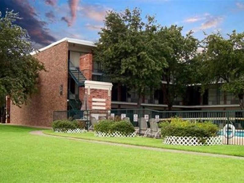 Econo Lodge Airport I-35 North Farmers Branch Εξωτερικό φωτογραφία