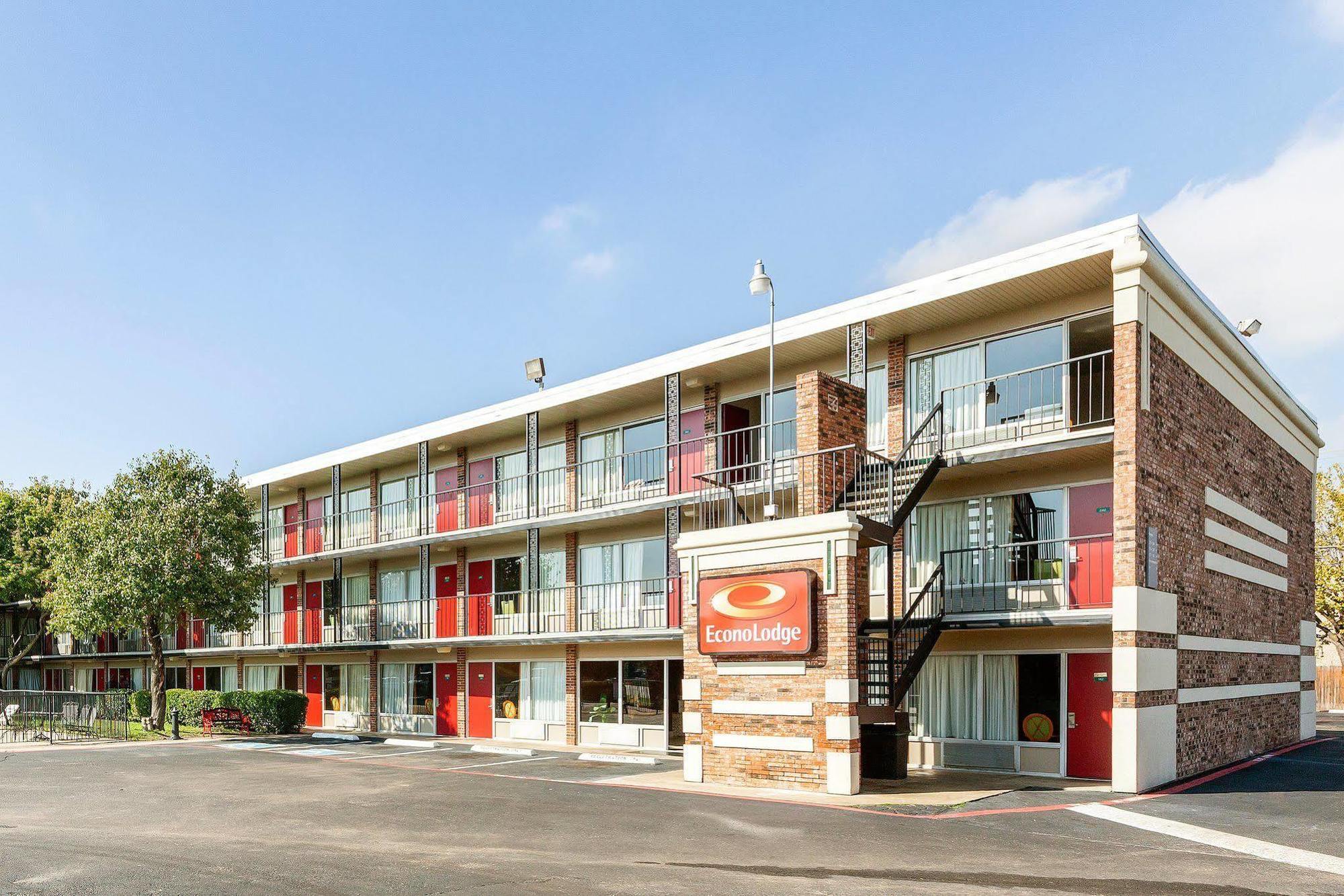 Econo Lodge Airport I-35 North Farmers Branch Εξωτερικό φωτογραφία