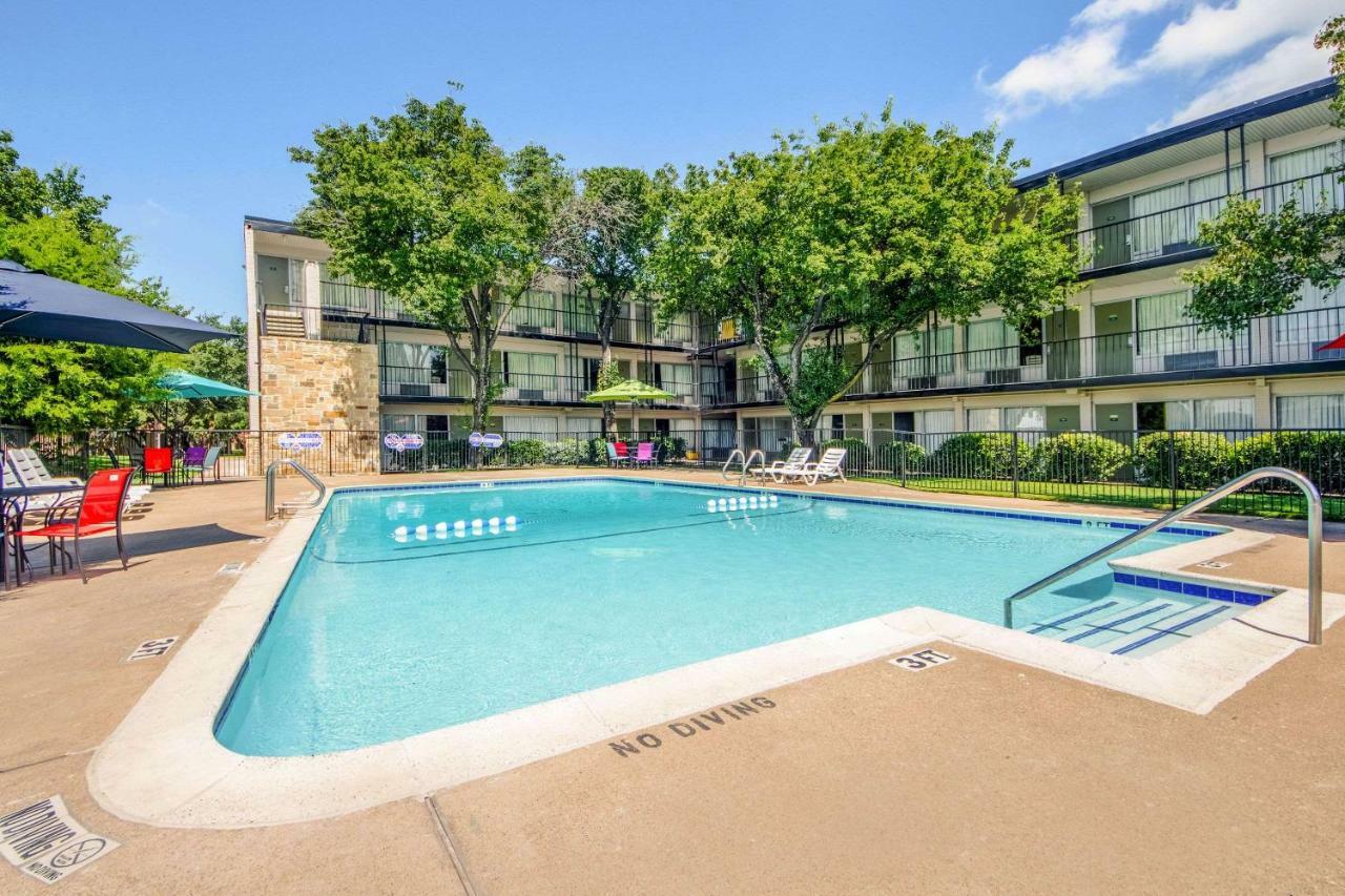 Econo Lodge Airport I-35 North Farmers Branch Εξωτερικό φωτογραφία