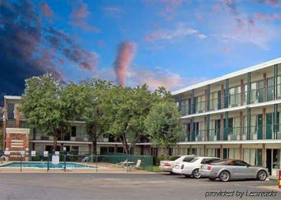 Econo Lodge Airport I-35 North Farmers Branch Εξωτερικό φωτογραφία
